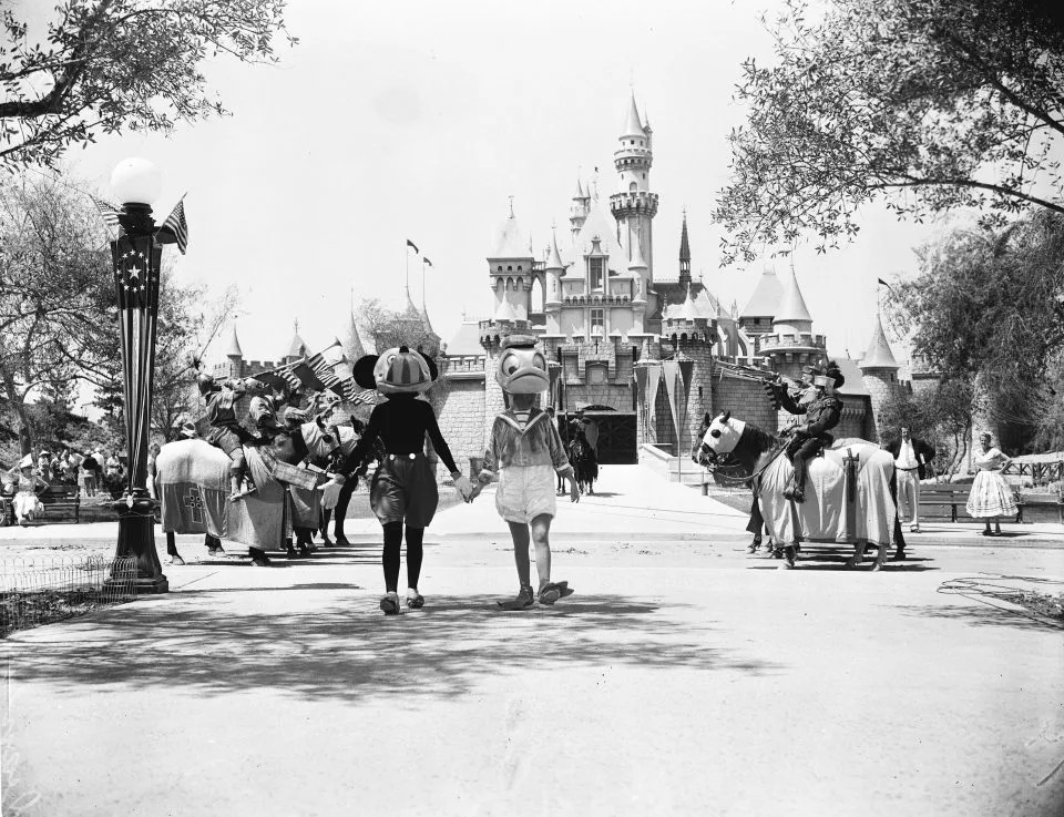 Kỷ niệm 70 năm công viên Disneyland: Disneyland - Tôn vinh sự kỳ diệu - Ảnh 2.