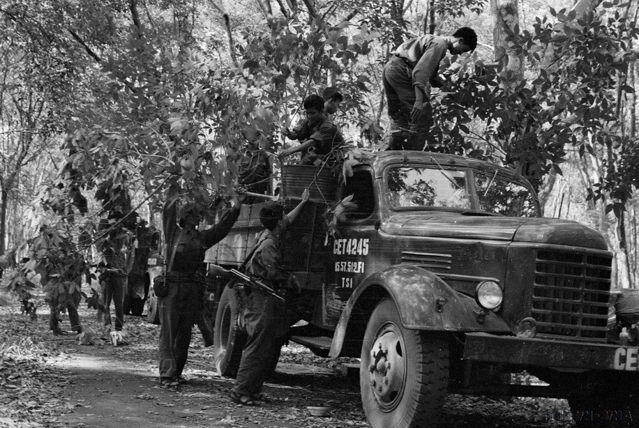 75 năm ngày truyền thống lực lượng thanh niên xung phong: Một thời cống hiến, một đời tri ân - Ảnh 5. 75 năm ngày truyền thống lực lượng thanh niên xung phong: Một thời cống hiến, một đời tri ân - Ảnh 5.