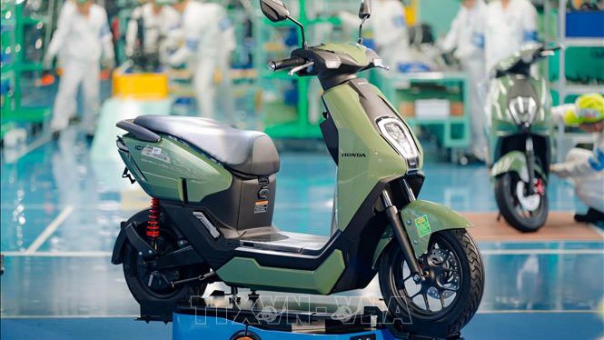 Hà Nội đề xuất các mức hỗ trợ người dân có xe máy chạy xăng khi chuyển đổi sang xe điện