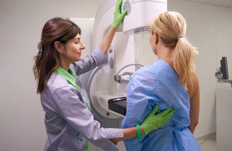 Australia phát triển xét nghiệm máu ứng dụng AI giúp phát hiện sớm ung thư vú - Ảnh 1.
