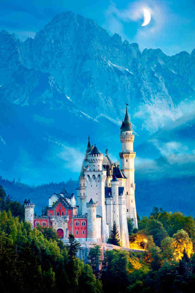 Lâu đài Neuschwanstein: Viên ngọc Bavaria, cảm hứng của Walt Disney, được UNESCO vinh danh - Ảnh 1.