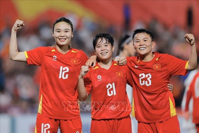 Các tân binh nỗ lực tìm vị trí ở đội tuyển nữ Việt Nam - Ảnh 1.