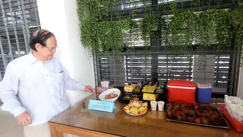 Phục vụ người dân với “quầy đồ ăn nhẹ” tạo hiệu ứng tích cực - Ảnh 1.