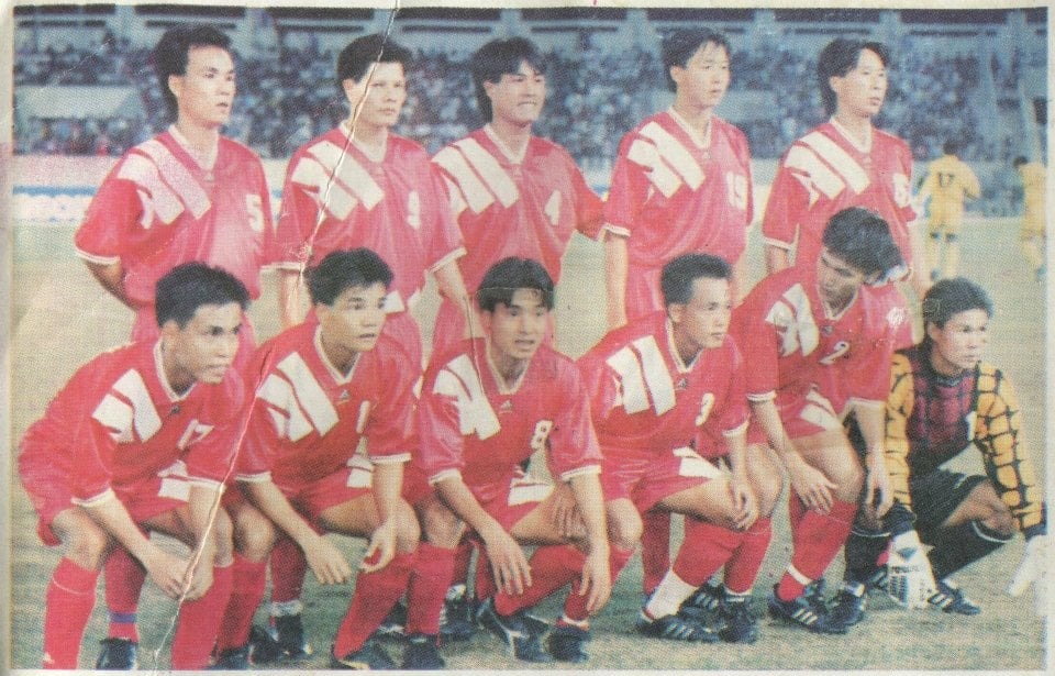 Lương Xuân Trường bảnh bao khi diện thiết kế retro ĐT Việt Nam tại SEA Games 18  - Ảnh 2.