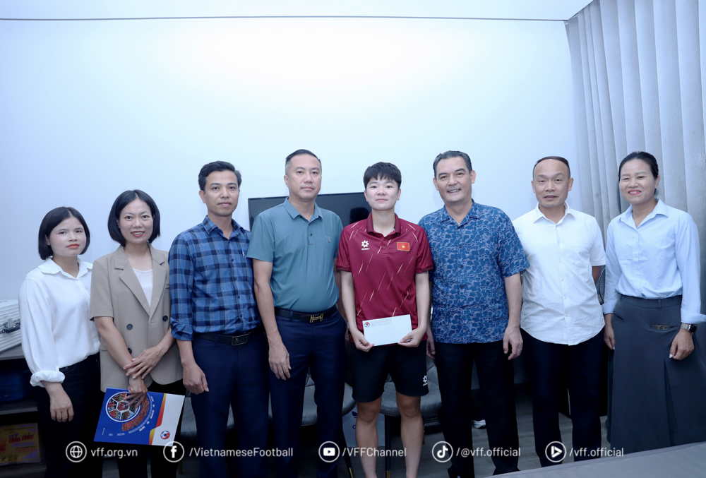 Tin nóng bóng đá Việt hôm nay 18/7: U23 Việt Nam không được làm quen sân thi đấu; Công Phượng có thầy mới - Ảnh 2.