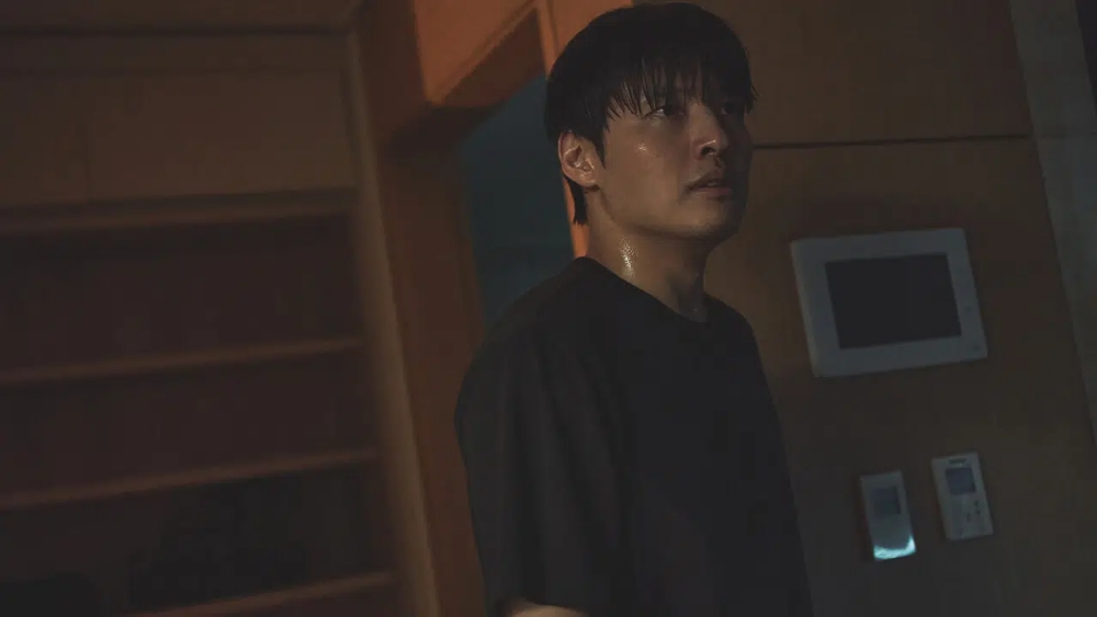 Diễn viên &quot;Squid Game&quot; Kang Ha Neul trở lại trong bom tấn Netflix mới - Ảnh 2.
