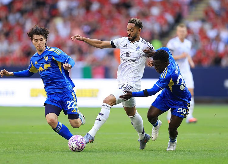 Mu Hòa Nhạt Nhòa Leeds Trong Trận Ra Mắt Lặng Lẽ Của Matheus Cunha - Ảnh 2. Mu Hòa Nhạt Nhòa Leeds Trong Trận Ra Mắt Lặng Lẽ Của Matheus Cunha - Ảnh 2.
