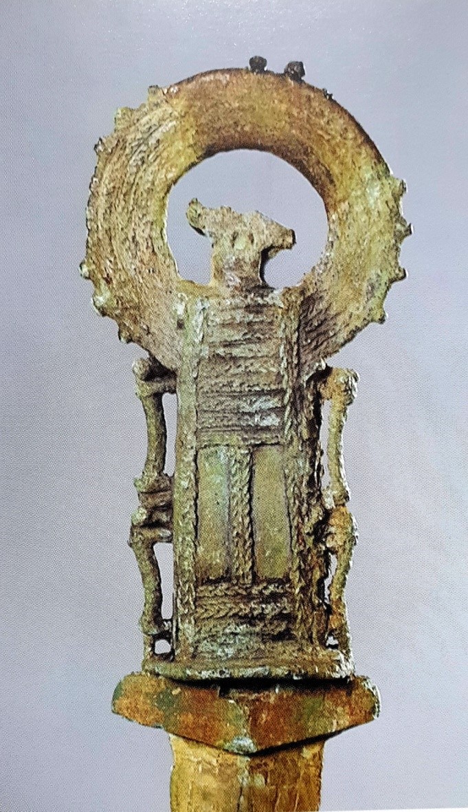 Văn hóa Đông Sơn - Chiến tranh và Hòa bình (kỳ 20): Thêm những bí ẩn về kiếm Đông Sơn - Ảnh 2.