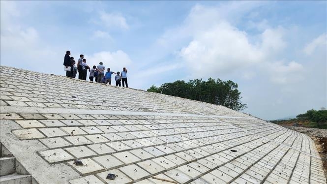 13 tỉnh, thành phố triển khai công tác đảm bảo an toàn đê điều ứng phó bão số 3 và mưa lũ - Ảnh 2.