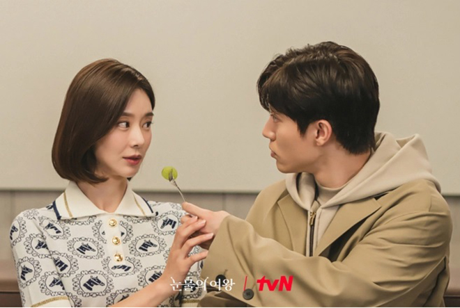 Hành trình từ thực tập sinh đến ngôi sao &quot;Queen of Tears&quot;: Lee Joo Bin biến thất bại thành thành công - Ảnh 3.