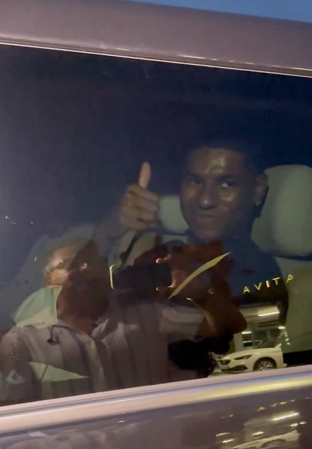 Marcus Rashford đã đến Barcelona để kí hợp đồng - Ảnh 1.