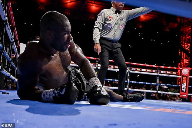 Dubois gặp rắc rối lớn trong khâu chuẩn bị trước khi thua Usyk ở trận thống nhất 4 đai quyền Anh hạng nặng - Ảnh 2.
