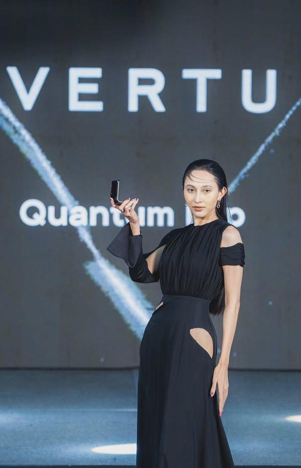 Loạt khoảnh khắc chưa từng hé lộ trong buổi giới thiệu siêu phẩm gập của Vertu - Ảnh 6.