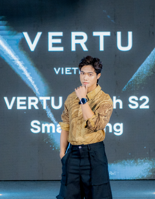 Loạt khoảnh khắc chưa từng hé lộ trong buổi giới thiệu siêu phẩm gập của Vertu - Ảnh 7.