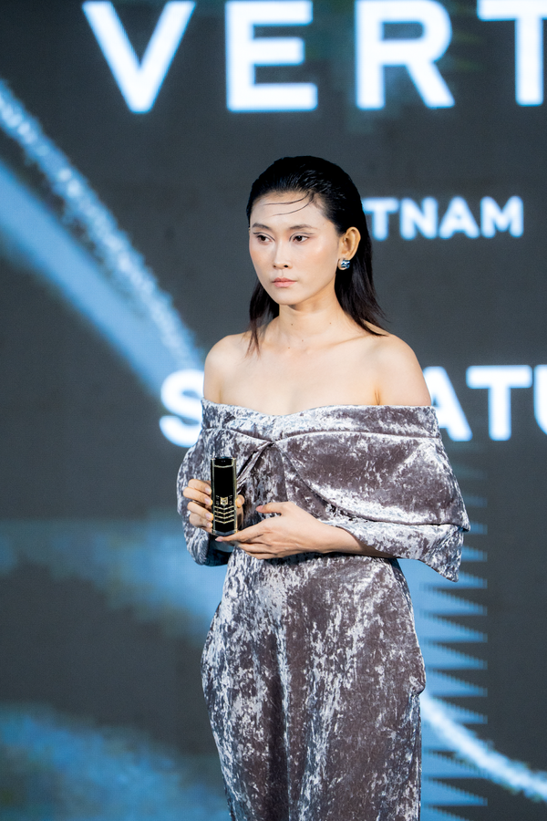 Loạt khoảnh khắc chưa từng hé lộ trong buổi giới thiệu siêu phẩm gập của Vertu - Ảnh 5.
