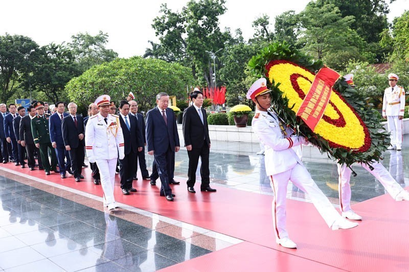 Lãnh đạo Đảng, Nhà nước tưởng niệm các Anh hùng liệt sĩ - Ảnh 2.