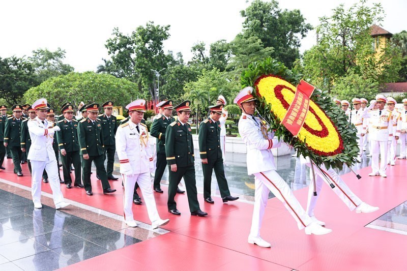 Lãnh đạo Đảng, Nhà nước tưởng niệm các Anh hùng liệt sĩ - Ảnh 9.