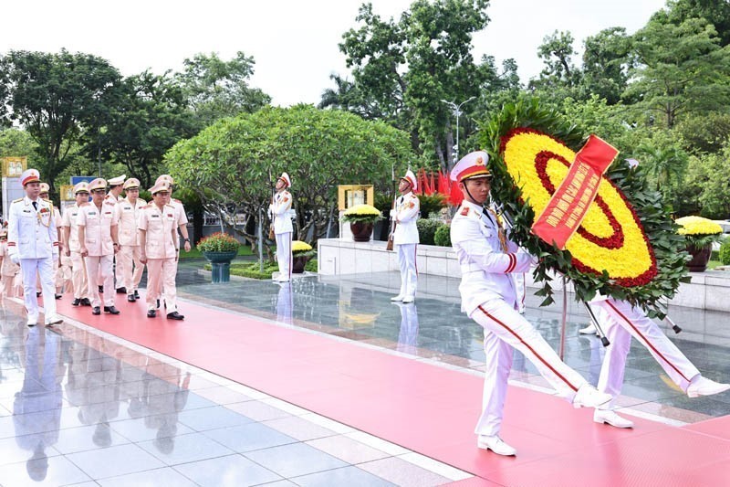 Lãnh đạo Đảng, Nhà nước tưởng niệm các Anh hùng liệt sĩ - Ảnh 7.