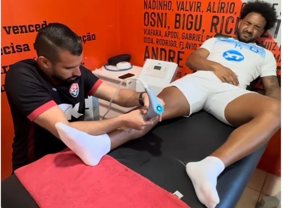 Xuân Son được ‘thần y’ chăm sóc đặc biệt tại Brazil - Ảnh 2.
