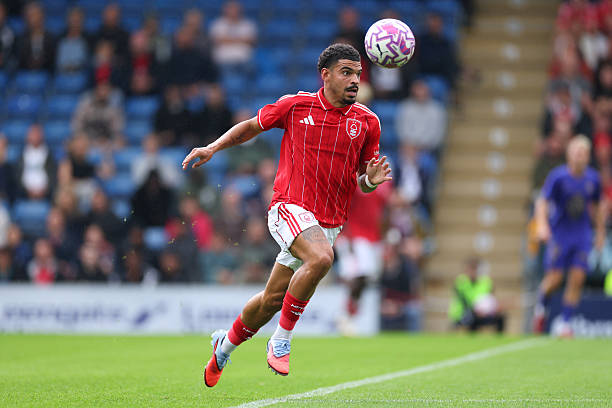 Nottingham Forest xác nhận đã gia hạn thêm một năm hợp đồng với Morgan Gibbs-White