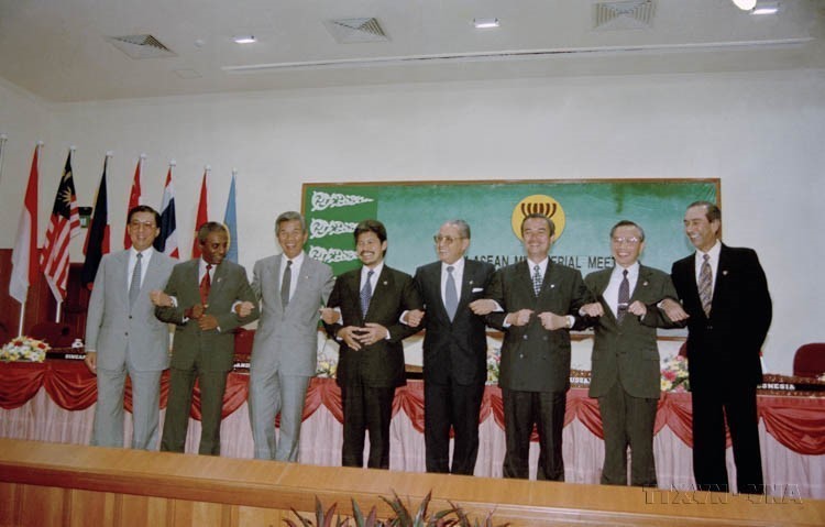 30 năm Việt Nam gia nhập ASEAN: Từ tiến trình hội nhập đến vai trò nòng cốt kiến tạo - Ảnh 1.
