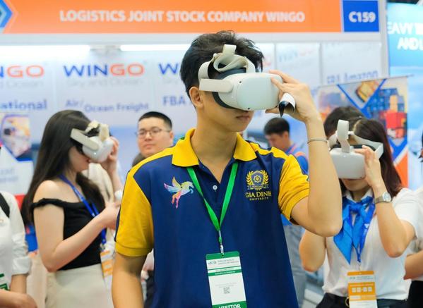 Top 10 ngành học “nóng bỏng tay”: Ra trường không lo thất nghiệp! - Ảnh 2.