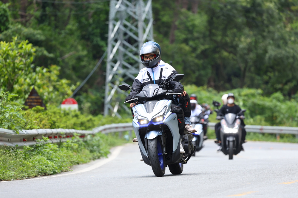 Công nghệ YECVT độc quyền trên Yamaha NVX: Tăng tốc êm ái, đổ đèo vững vàng - Ảnh 1.