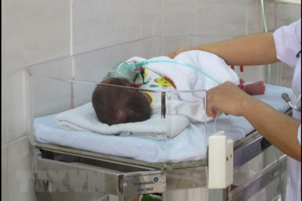 Án phạt thích đáng cho nhóm tội phạm mua bán trẻ sơ sinh qua đường hàng không - Ảnh 2.