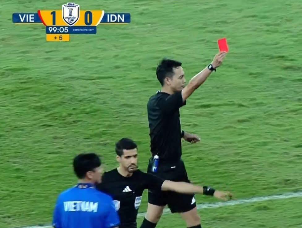 U23 Việt Nam vô hiệu hóa vũ khí ném biên của U23 Indonesia bằng chiến thuật độc lạ, HLV Kim Sang sik nói gì? - Ảnh 3.