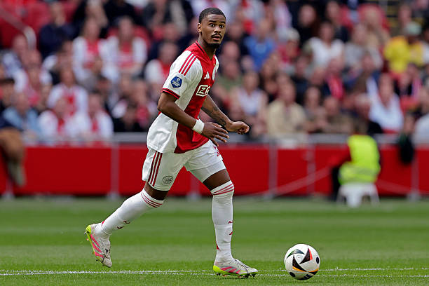 Chelsea chiêu mộ Jorrel Hato từ Ajax