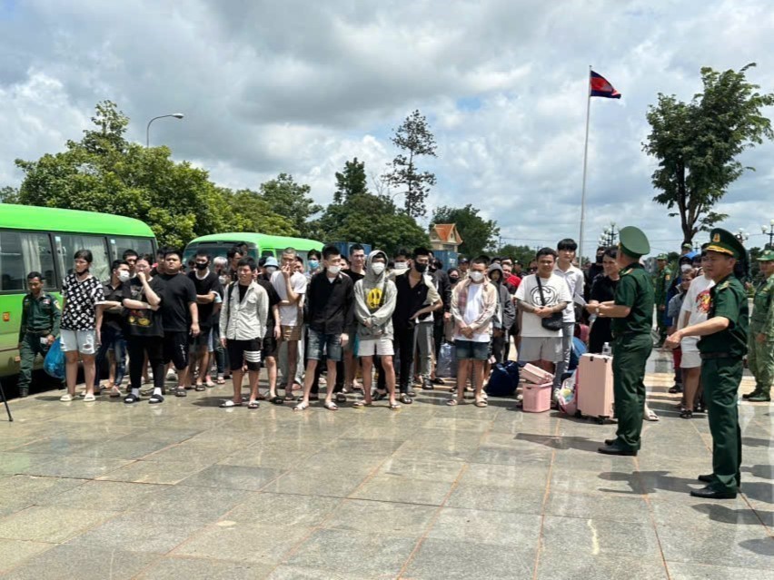 Tiếp nhận 85 công dân Việt Nam từ Campuchia - Ảnh 5.