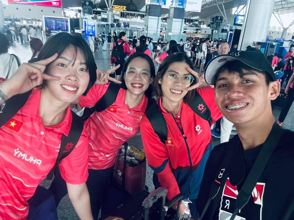 Các cô gái bóng chuyền Việt Nam lên đường sang Thái Lan tham dự chặng 1 SEA V.League 2025