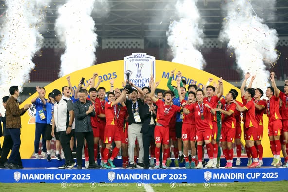 HLV Kim Sang Sik: 'Tôi may mắn khi được làm việc với nhiều cầu thủ tài năng' - Ảnh 2.