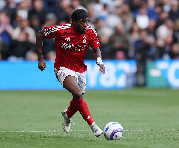 Newcastle nâng giá hỏi mua Elanga