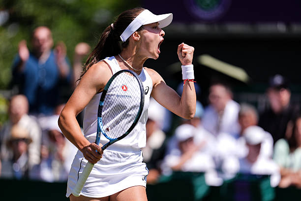 Zeynep Sonmez là tay vợt đầu tiên trong lịch sử Thổ Nhĩ Kỳ vào đến vòng 3 một giải Grand Slam