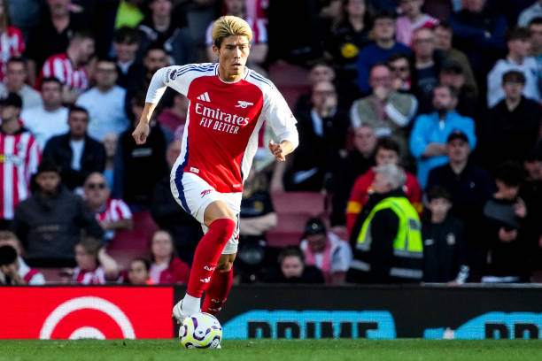 Tomiyasu chia tay Arsenal