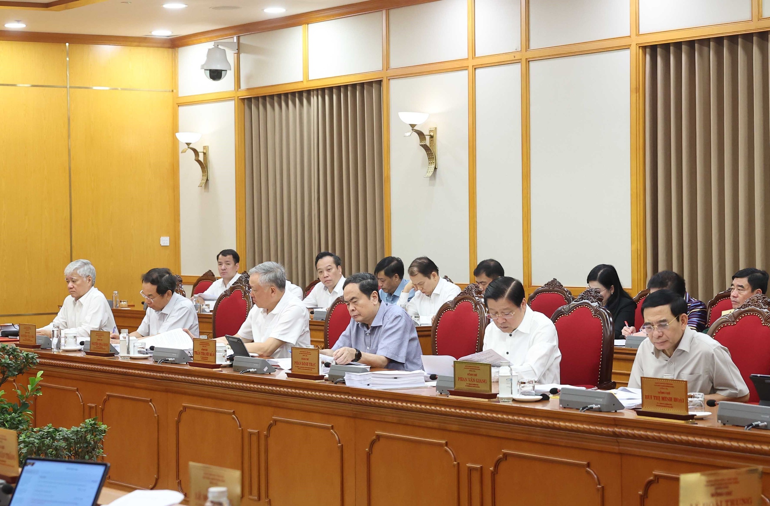 Bộ Chính trị, Ban Bí thư cho ý kiến về sắp xếp tổ chức bộ máy và đơn vị hành chính - Ảnh 5.