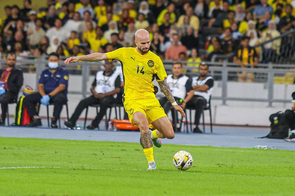 Tin nóng thể thao sáng 5/7: Luật sư tư vấn cho LĐBĐ Malaysia sau tin đồn bị FIFA xử thua; UEFA phạt Chelsea và Barca - Ảnh 1. Tin nóng thể thao sáng 5/7: Luật sư tư vấn cho LĐBĐ Malaysia sau tin đồn bị FIFA xử thua; UEFA phạt Chelsea và Barca - Ảnh 1.