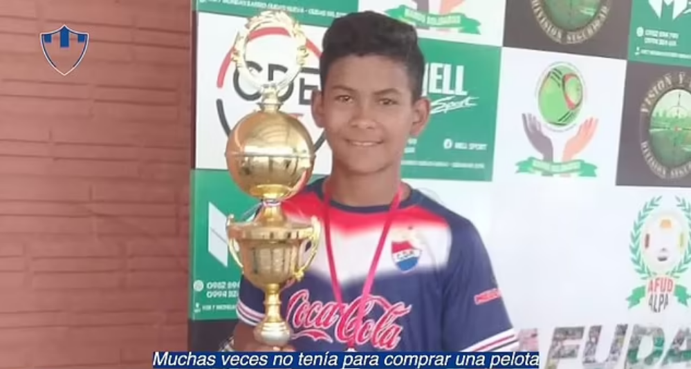 Diego Leon: Từ cậu bé Paraguay nghèo khó đến bản hợp đồng đặc biệt với MU - Ảnh 4.
