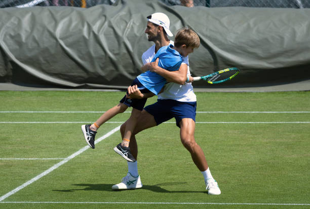 Djokovic lộ ‘vũ khí bí mật’ trước thềm tứ kết Wimbledon 2025 - Ảnh 1.