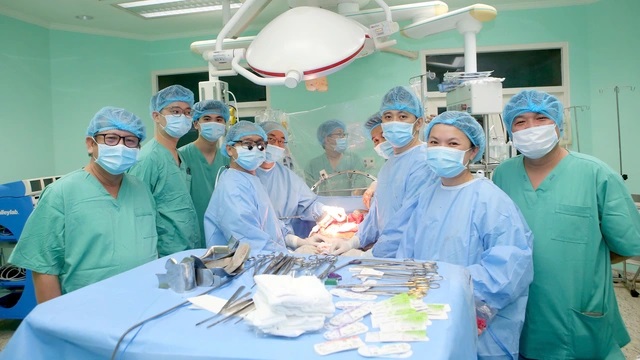 Hồi sinh sự sống cho bệnh nhân nhiều lần ngưng tim nguy kịch - Ảnh 1.