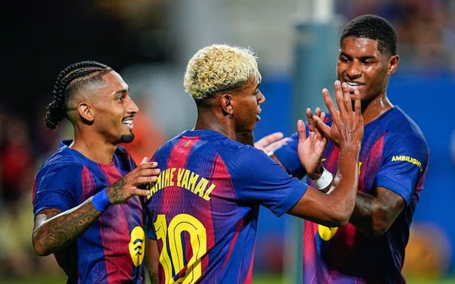 Rashford bỏ lỡ cơ hội 'không thể tin được' khi Barcelona thắng 5-0 đội bóng của Fabregas - Ảnh 1.