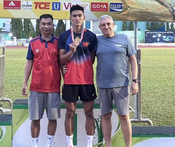Tạ Ngọc Tưởng phá kỷ lục quốc gia chạy 400m nam