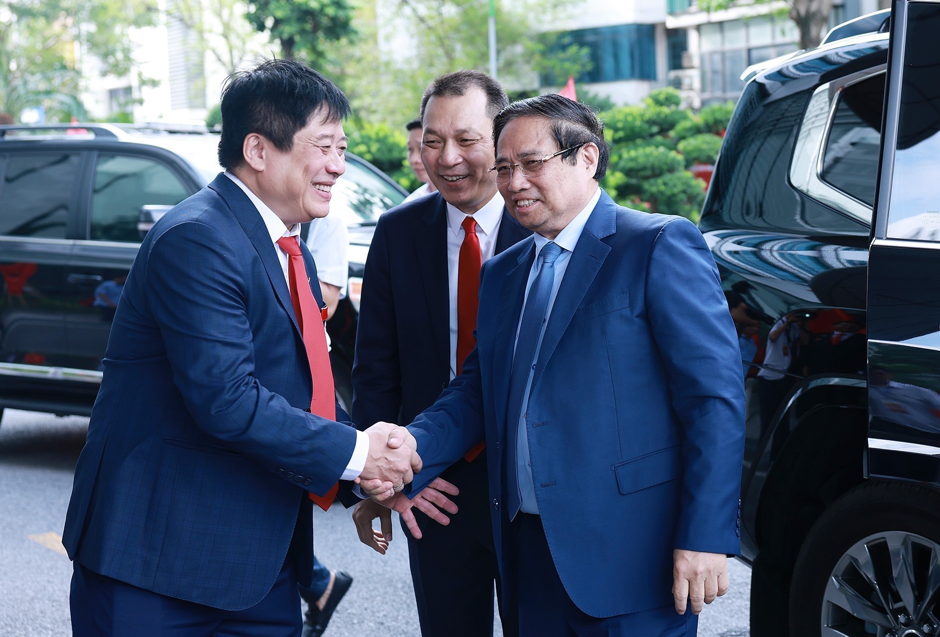 Thủ tướng Phạm Minh Chính dự Đại hội Đảng bộ Tập đoàn Điện lực Việt Nam lần thứ IV - Ảnh 1.