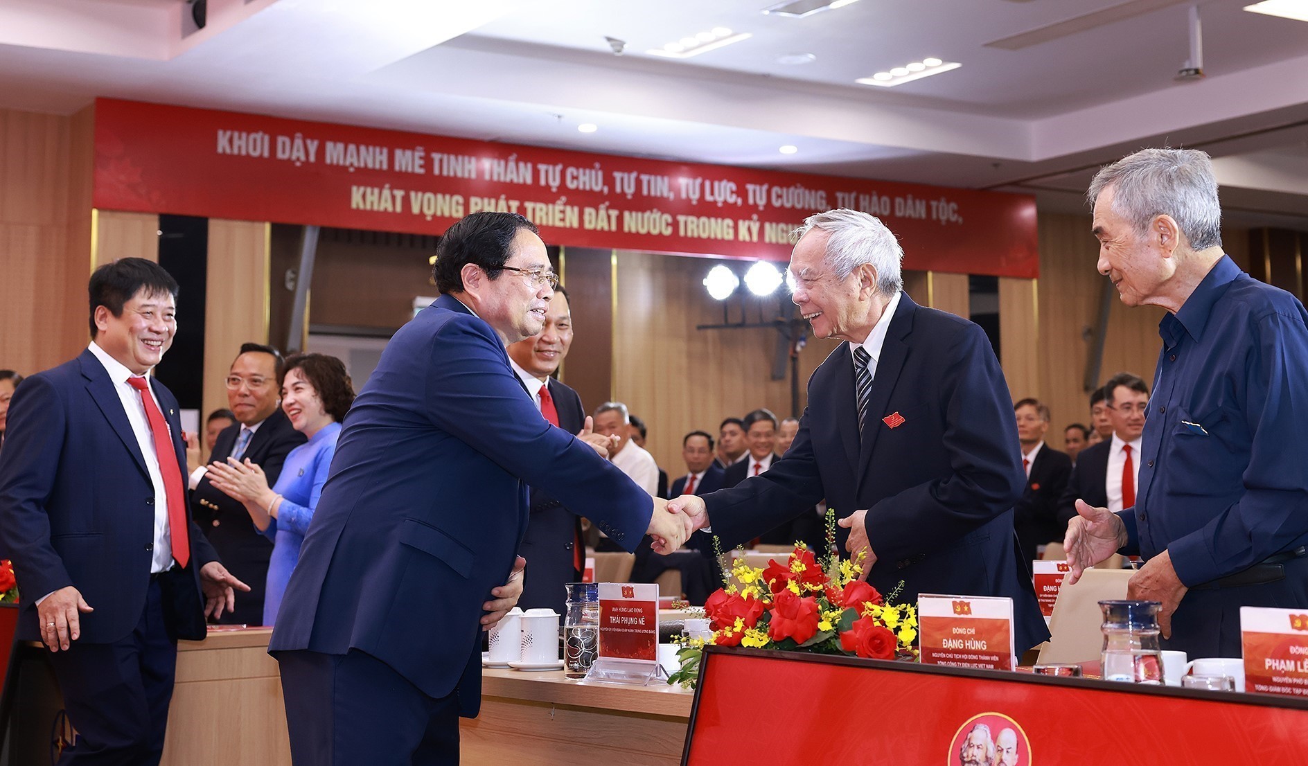 Thủ tướng Phạm Minh Chính dự Đại hội Đảng bộ Tập đoàn Điện lực Việt Nam lần thứ IV - Ảnh 4.