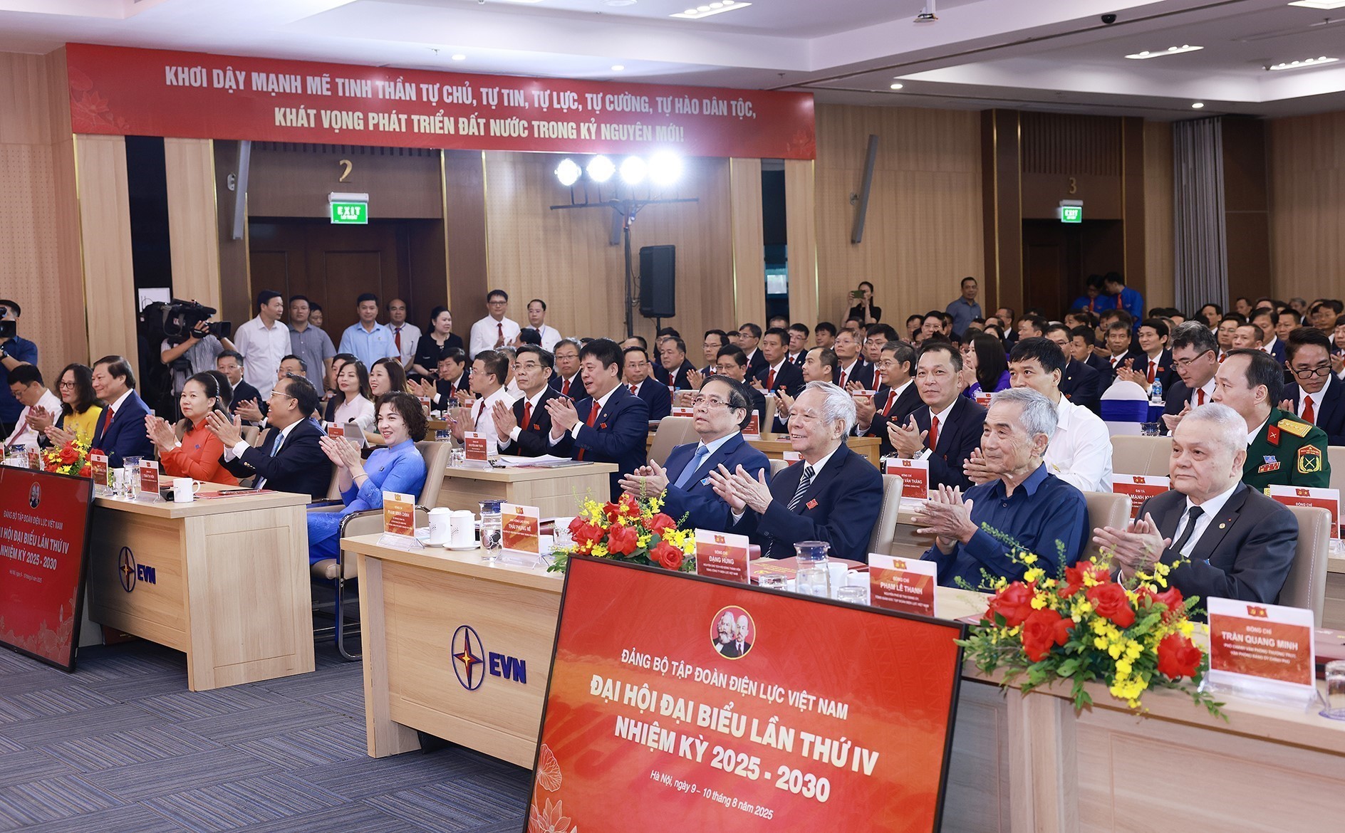 Thủ tướng Phạm Minh Chính dự Đại hội Đảng bộ Tập đoàn Điện lực Việt Nam lần thứ IV - Ảnh 7.