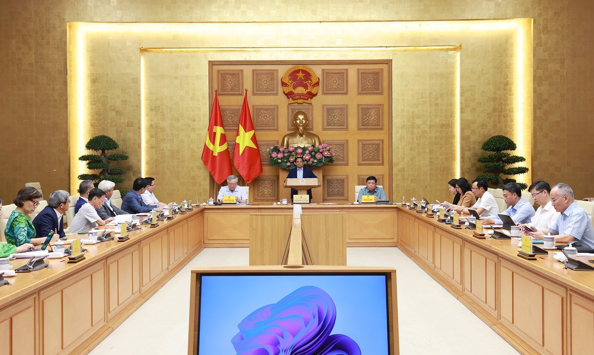 Thủ tướng Phạm Minh Chính làm việc với Ban Nghiên cứu phát triển kinh tế tư nhân - Ảnh 2.