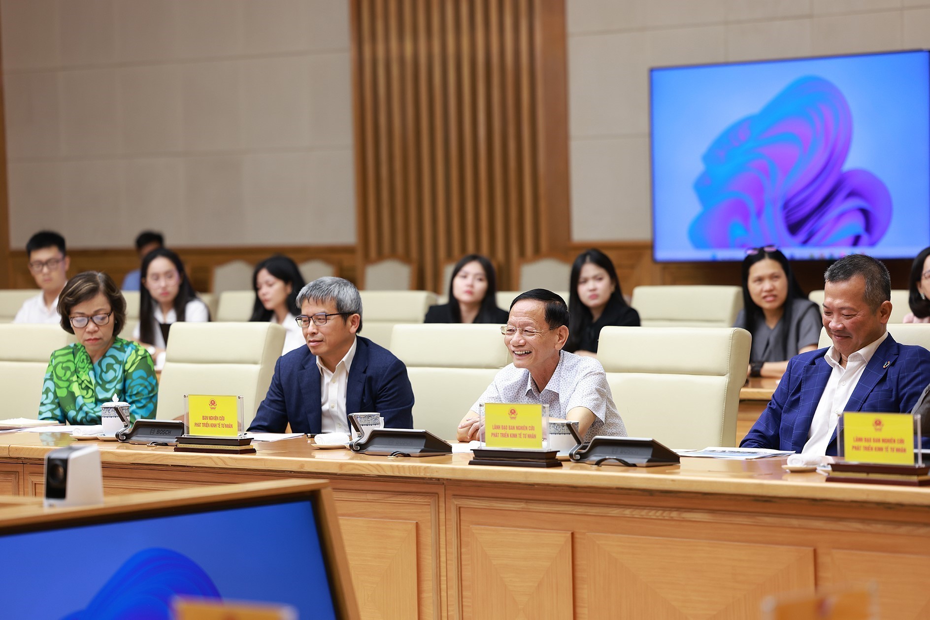 Thủ tướng Phạm Minh Chính làm việc với Ban Nghiên cứu phát triển kinh tế tư nhân - Ảnh 10.