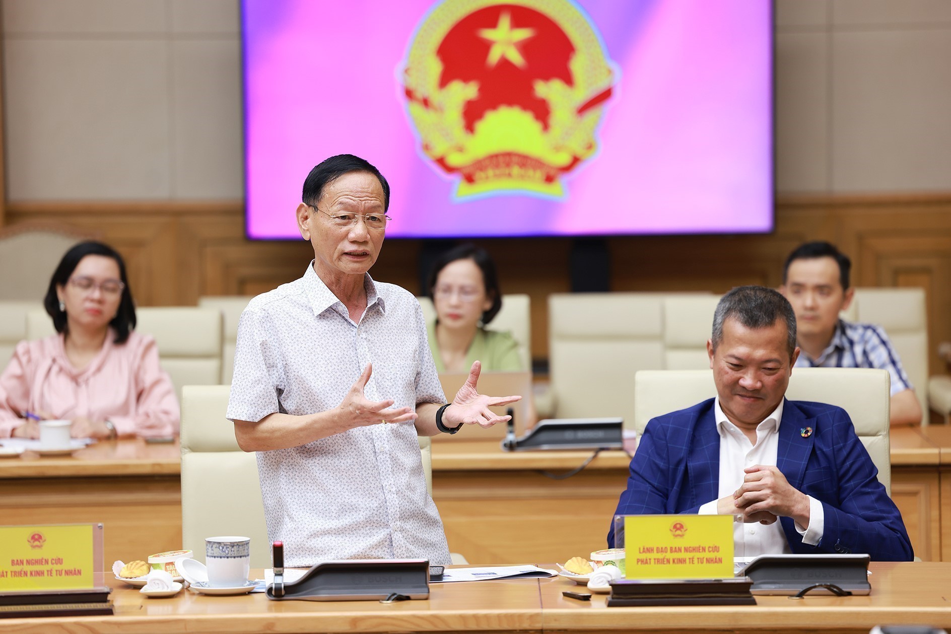 Thủ tướng Phạm Minh Chính làm việc với Ban Nghiên cứu phát triển kinh tế tư nhân - Ảnh 6.