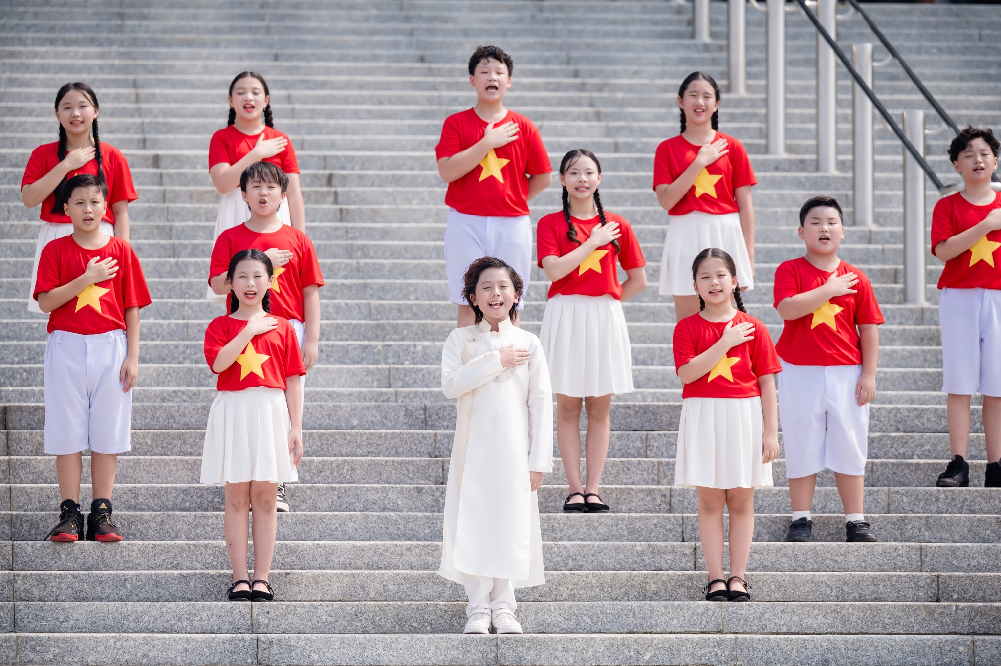vut-bay-len-viet-nam-17548322198611692772099.jpg